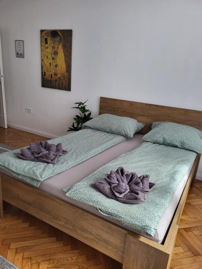 Downtown Studio Apartman Pécs Exterior foto